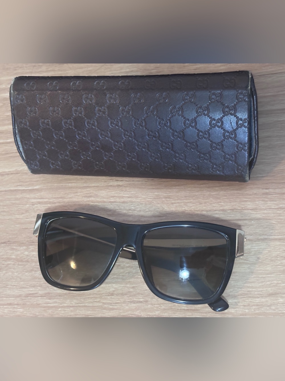 Gucci Black & Gold Sunglasses w/ Case 🖤✨